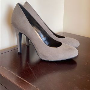 Jessica Simpson Gray Faux Suede Heels Size 7.5